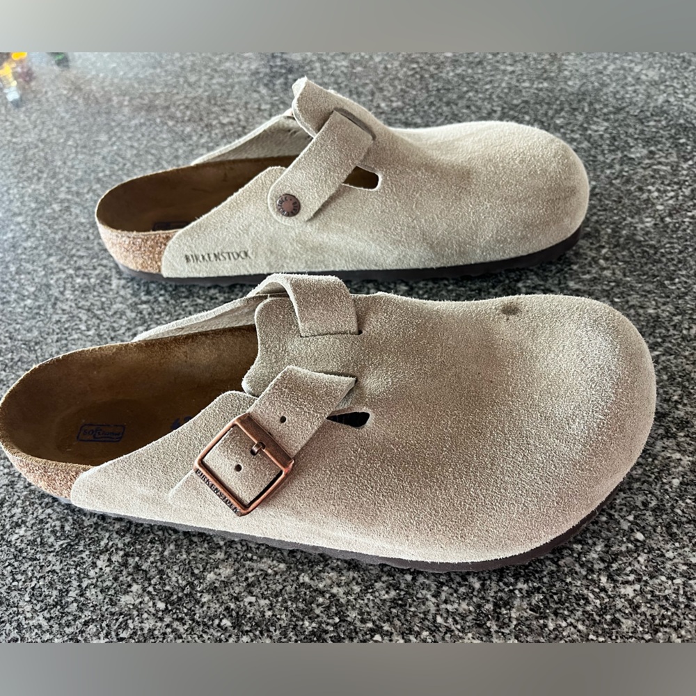 Birkenstock Boston soft footbed size 43 never worn outside/wax drop on right one - Picture 3 of 9